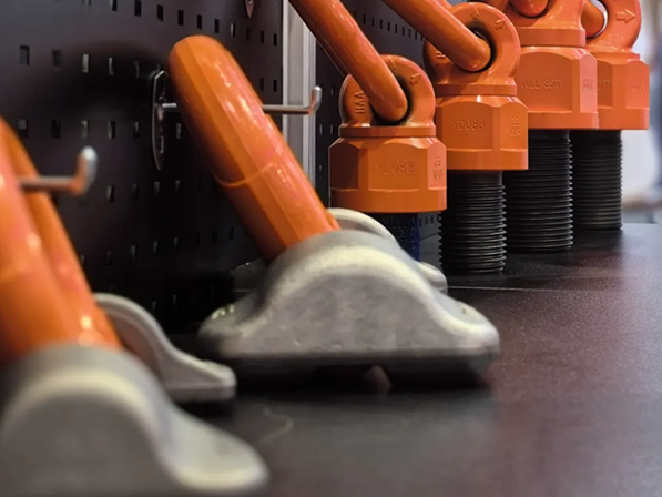 冠航機(jī)械最新推出新款起重旋轉(zhuǎn)吊環(huán)