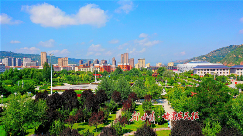 崇信縣汭鞫廣場邊上的口袋公園.jpg