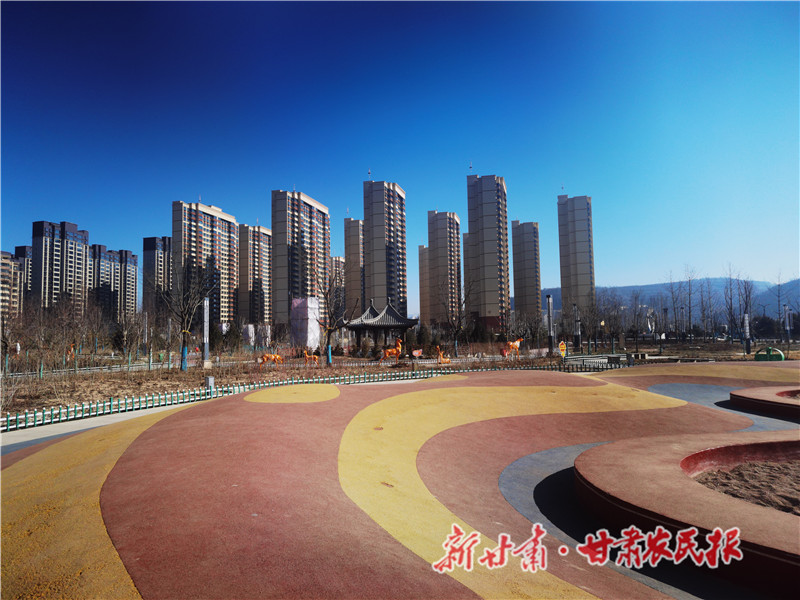 靜寧縣城公園一角   鄒彩霞攝.jpg