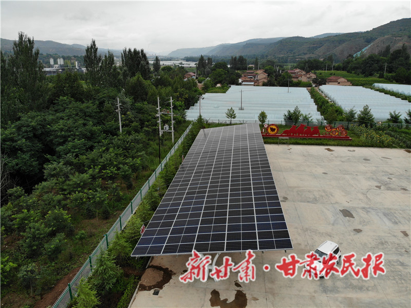 崇信縣紅牛繁育場光伏發(fā)電設施 (2).jpg