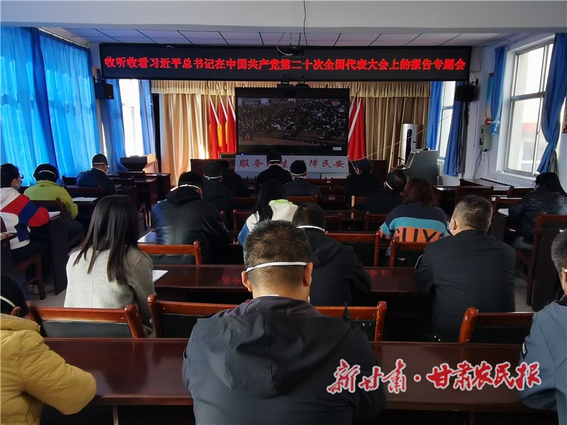 集中觀看開幕式.jpg