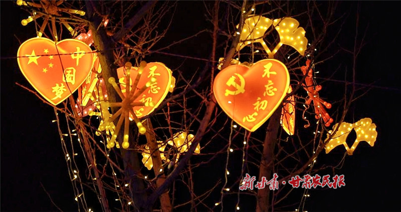 各式各樣的彩燈裝扮了夜空.jpg