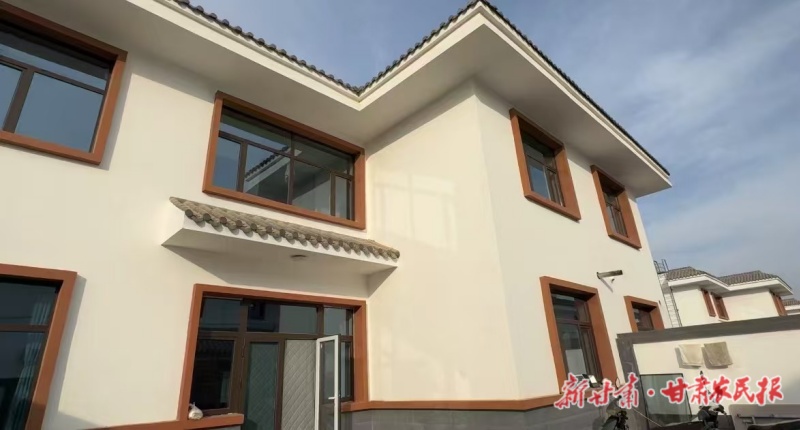 1c70276a-1249-45af-9508-e442c9a10bcc_l