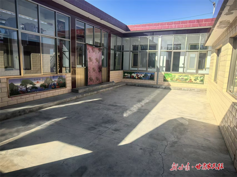 3.甘肅平?jīng)鱿闵忇l(xiāng)：小庭院“扮靚”鄉(xiāng)村治理大文章 由受訪單位提供 (3).jpg