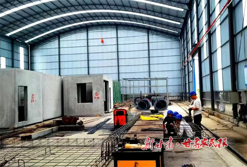安口鎮(zhèn)綠色建材產(chǎn)業(yè)園內(nèi)工作正在作業(yè).jpg