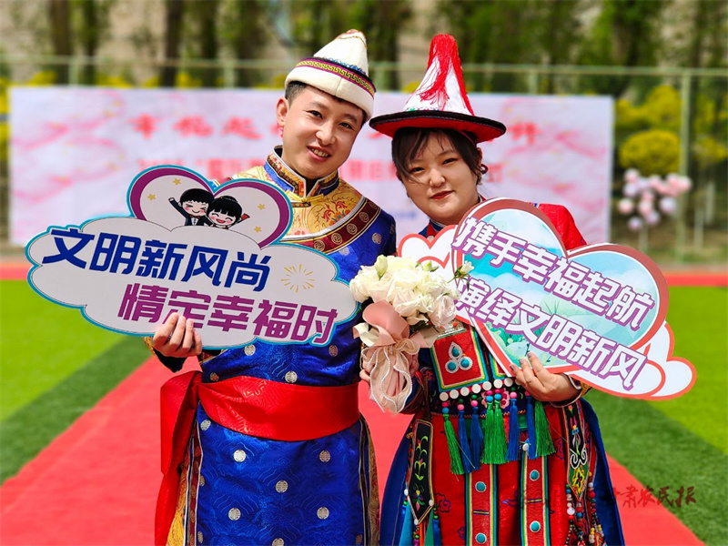 肅南縣組織開展“推進(jìn)移風(fēng)易俗，弘揚(yáng)時(shí)代新風(fēng)”宣傳活動(dòng).jpg