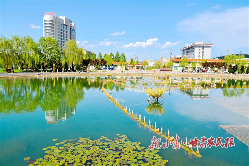 美麗如畫的蓮花湖公園.jpg