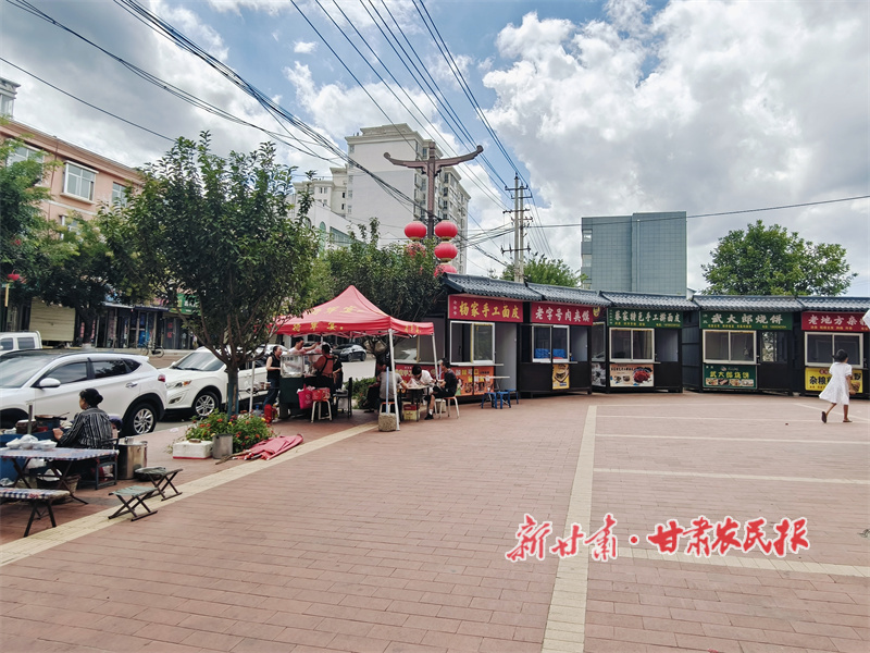 1755823832237665.jpg 干凈整潔的早餐小吃攤位.jpg