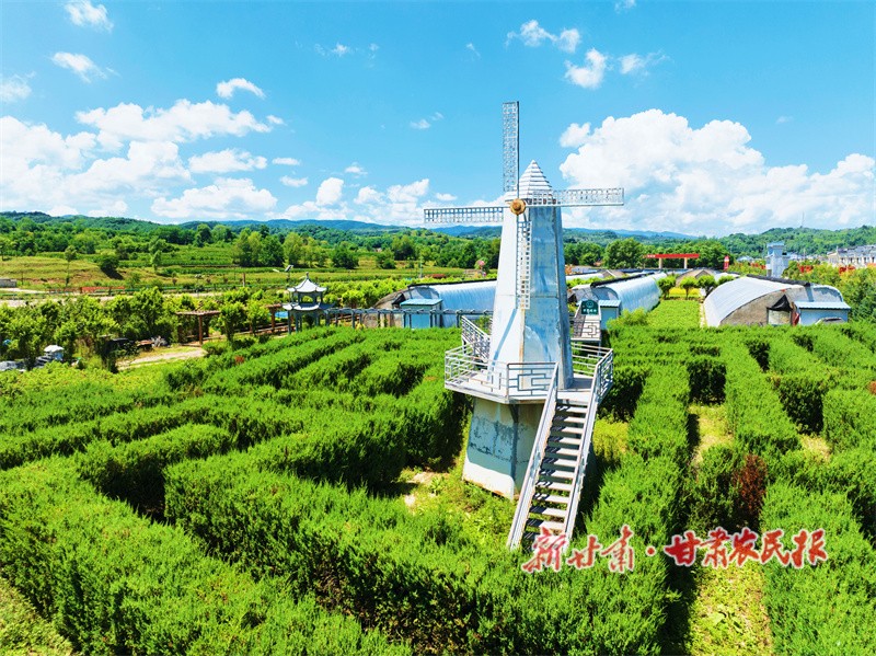 1757575928899947.jpg 華亭市策底鎮(zhèn)大南峪村一角.jpg