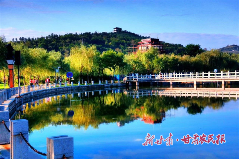 1757575979828437.jpg 華亭市蓮花湖美景7.jpg