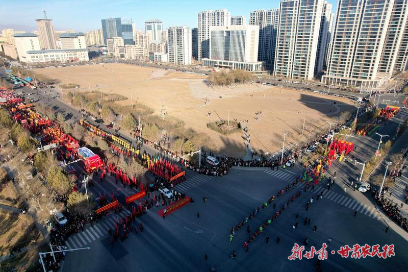 人山人海迎社火 歡歌笑語滿涼州——涼州區(qū)舉行“非遺賀新春·社火耀涼州”城鄉(xiāng)社火展演活動(dòng)