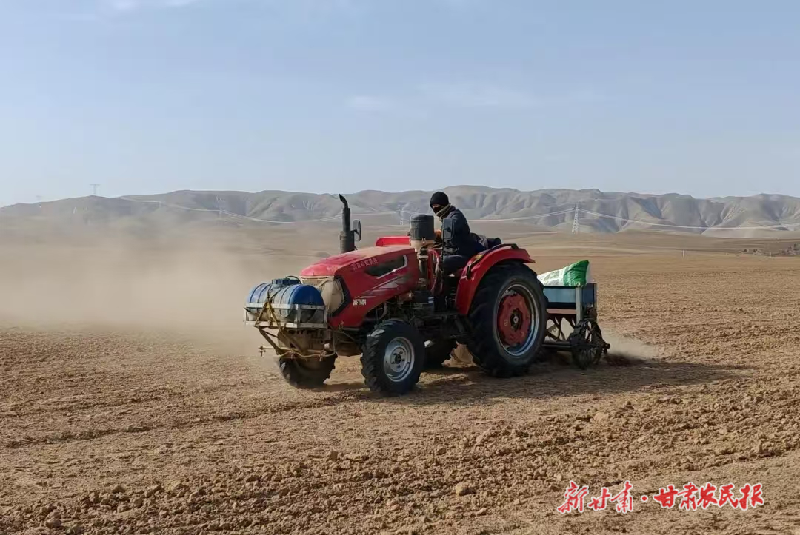 古浪：機(jī)械化播種助力春耕生產(chǎn)“加速跑”