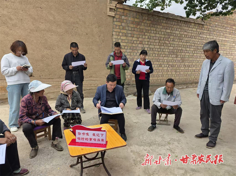 “小板凳嘮嗑會(huì)”嘮出鄉(xiāng)村幸福路